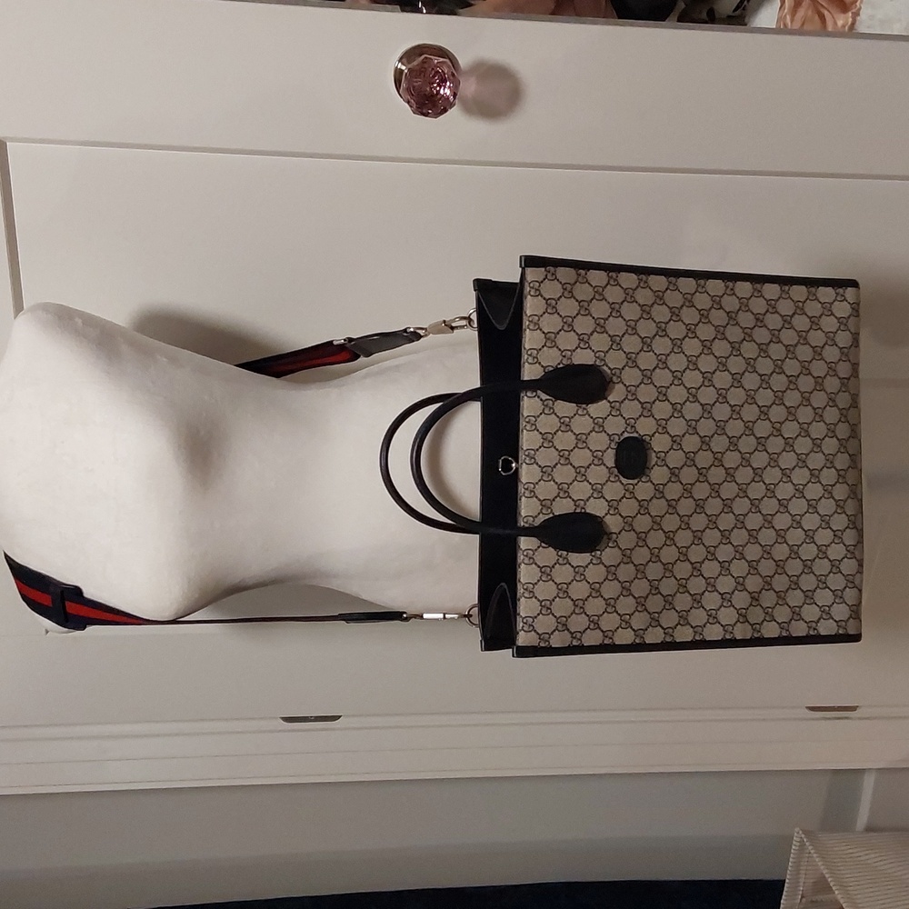 Authentic! Gucci Gg Interlocking Large Leather To… - image 1